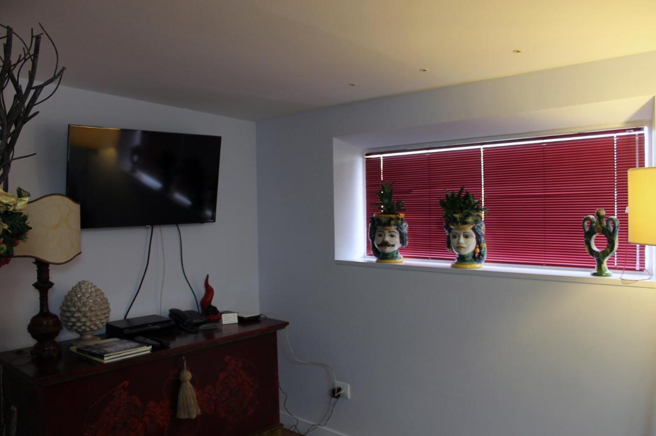 B&B Milu' Кротоне Экстерьер фото